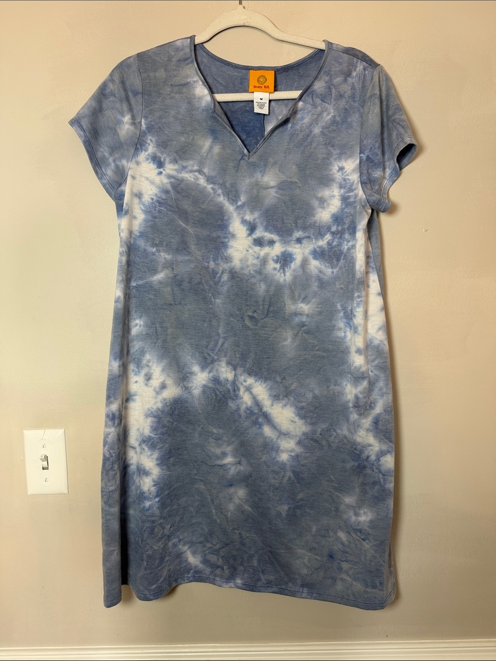Ruby Rd. Blue and White Tie-Dye V-Neck Mini Dress. Size Medium